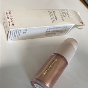 Rare Beauty Liquid Luminizer in Mesmerize